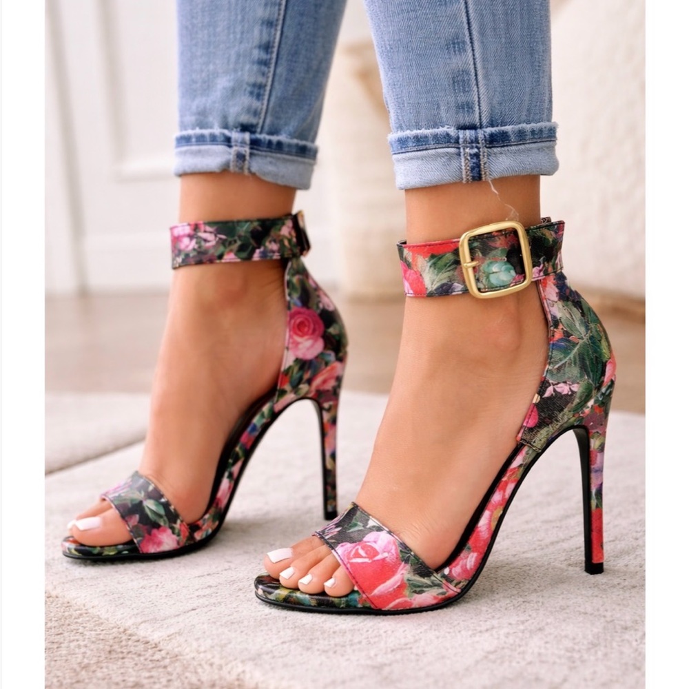 NWOB Steve Madden Floral heels